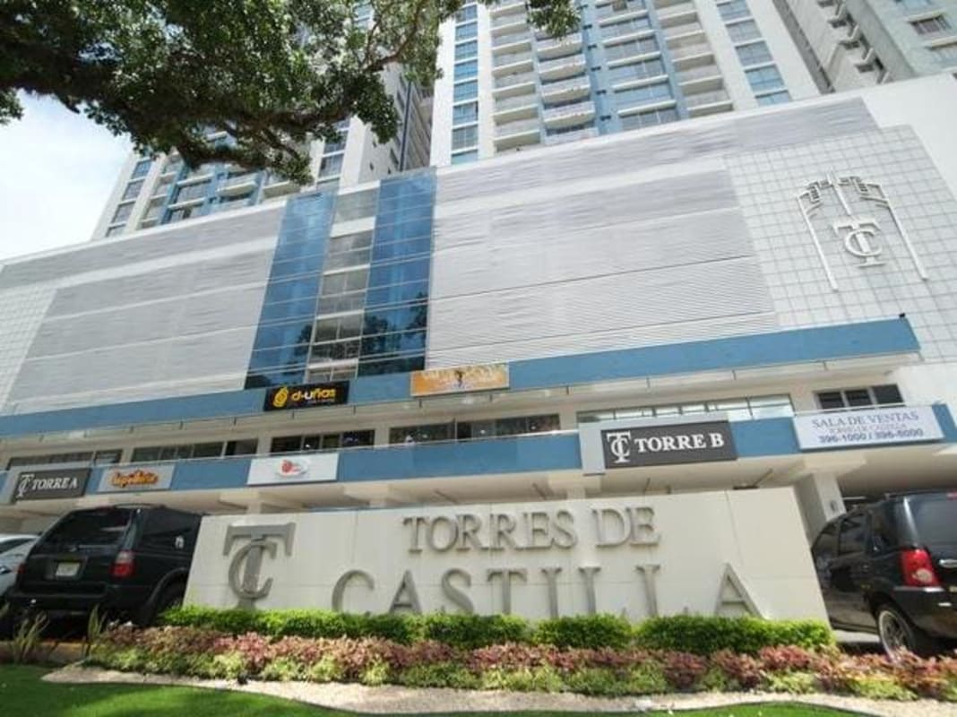 Modern high-rise towers and commercial spaces at Plaza Valencia Via España