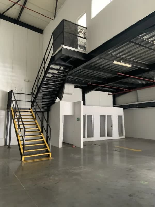 Mezzanine level in commercial warehouse ideal for offices or storage Las Mañanitas Panama
