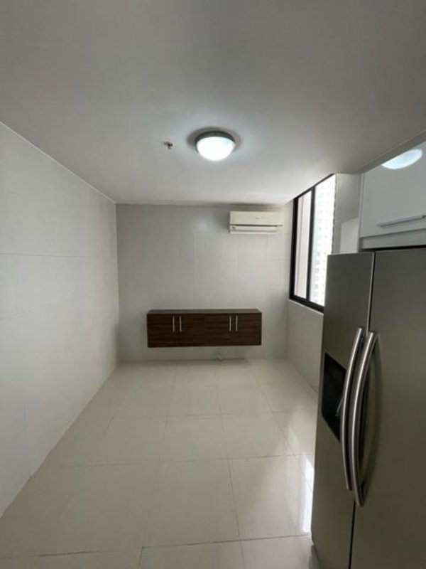 Spacious modern kitchen with granite counters and breakfast bar in PH Brisa Marina Costa del Este