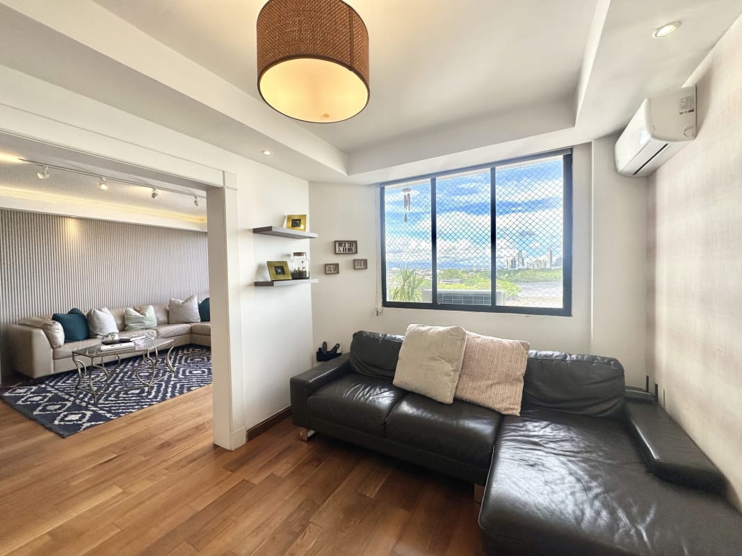 Spacious master bedroom with private balcony ocean view PH Luna del Mar Coco del Mar