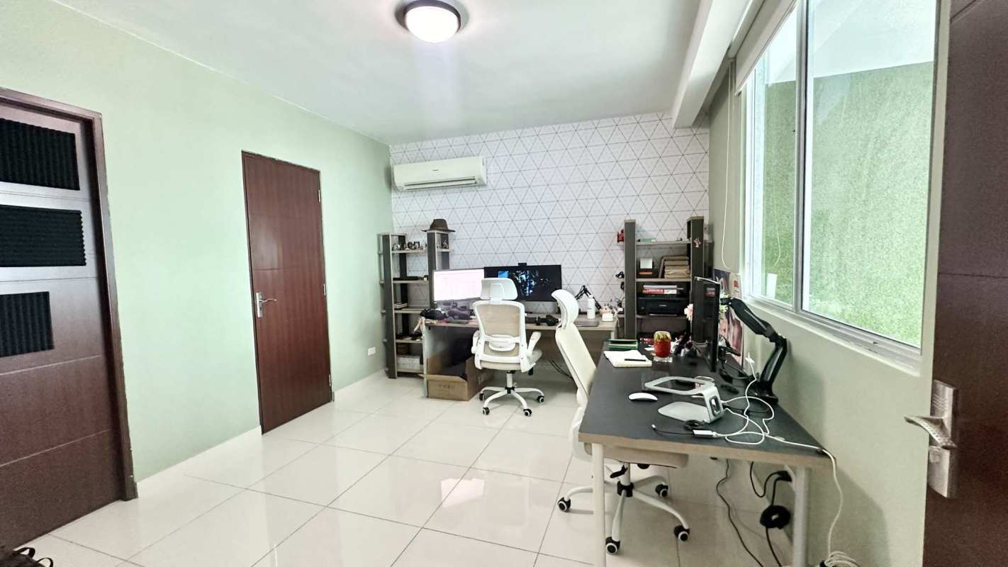 Contemporary kitchen with granite countertops, stainless appliances, breakfast bar at PH Park Loft San Francisco Panama