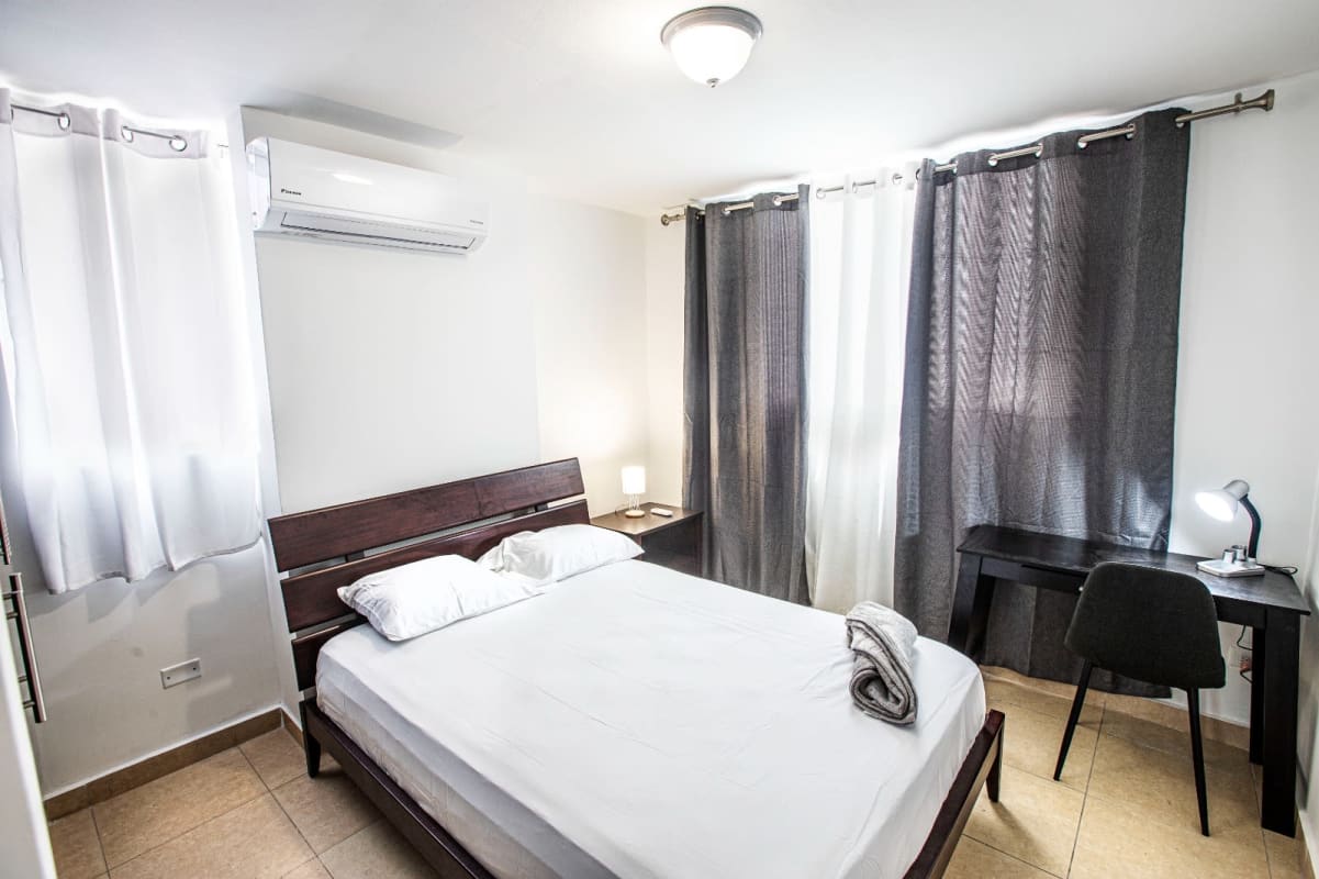 Contemporary bathroom with pedestal sink and walk-in shower at PH Bella Vista Garden Obarrio