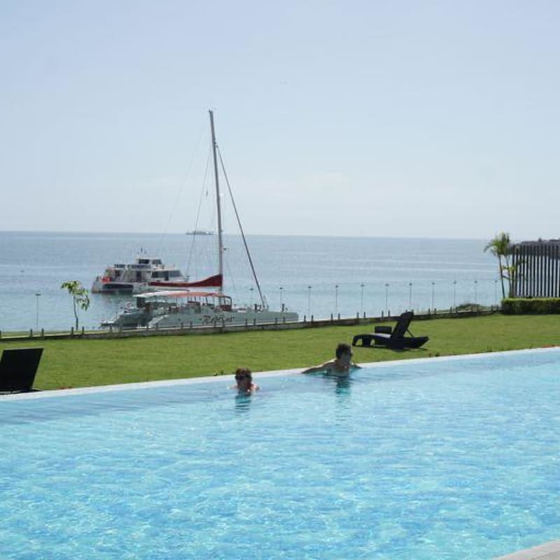 Contemporary kitchen with granite countertops appliances PH Grand Tower Panama City