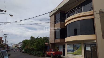 Modern commercial business building with large windows and curved balcony for rent in Chitré Veraguas