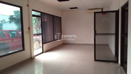 Empty retail or office interior with large windows, tiled floor, glass door available for rent in Panama