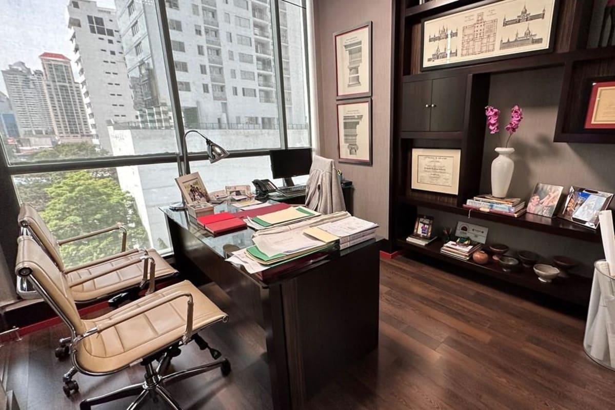 Spacious executive corner office with panoramic windows and modern furnishings at PH Blue Business Center San Francisco Panama