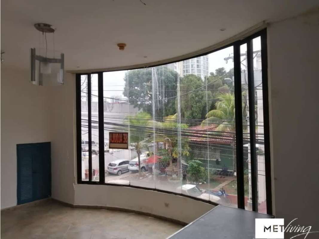 Spacious corner office with floor-to-ceiling curved glass windows, PH Metric San Francisco Panama