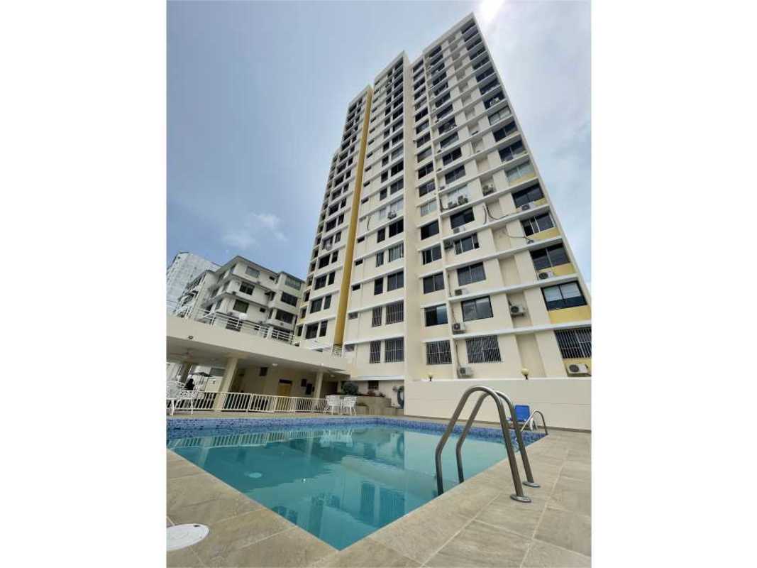 Outdoor swimming pool with sun loungers at PH Monaco in Obarrio Panama