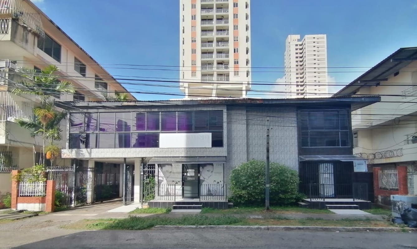 Aerial view showing urban blocks and building lot location in Obarrio Panama City