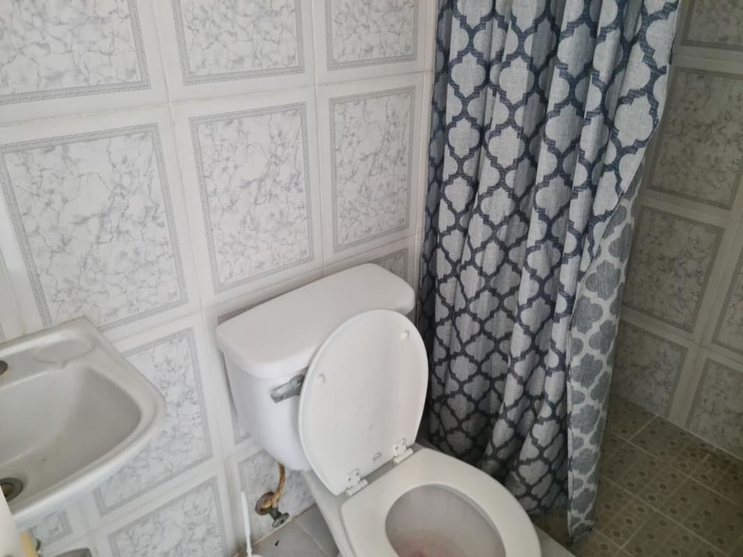 Marble-tiled modern bathroom with shower PH Brisas de San Fernando Panama City