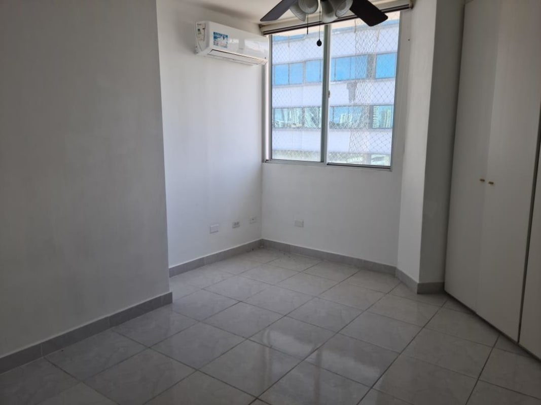 Bedroom with built-in closet, split AC preps, fan PH Brisas de San Fernando Panama
