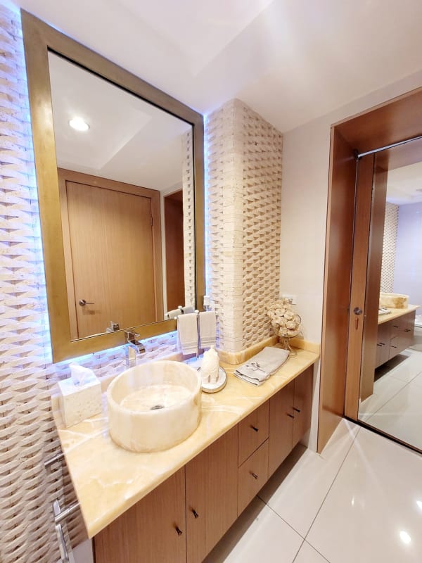 Luxury 339m2 Ocean View Office PH BICSA Financial Center