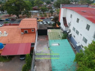 Aerial view highlighting dual road access of 900 m² commercial lot in downtown La Chorrera