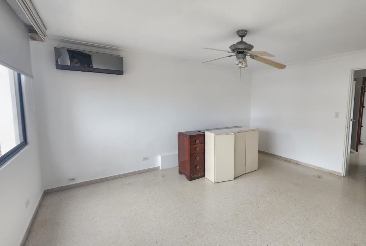 Spacious living room with terrazzo floor, ceiling fan and bright window Park City Panama