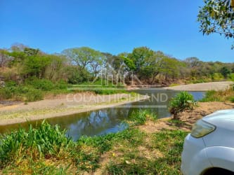 Riverfront property with natural riverbank vegetation Tonosí Pedasí Panama