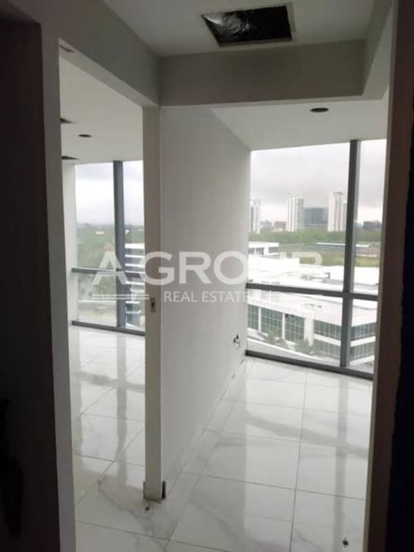 Bright unfurnished workspace with city views in Financial Park Tower Costa del Este