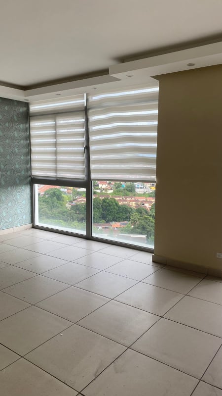 Living area with large windows, tiled flooring, drop ceiling and accent wallpaper PH 4H Panama