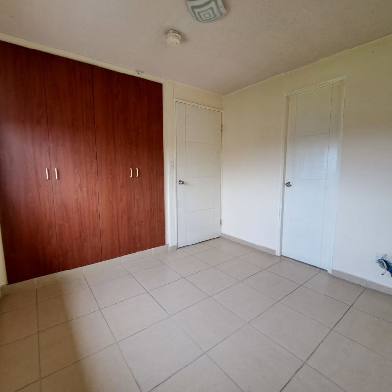 Bedroom with built-in closet and tiled floor in PH Mystic Village Don Bosco Panama