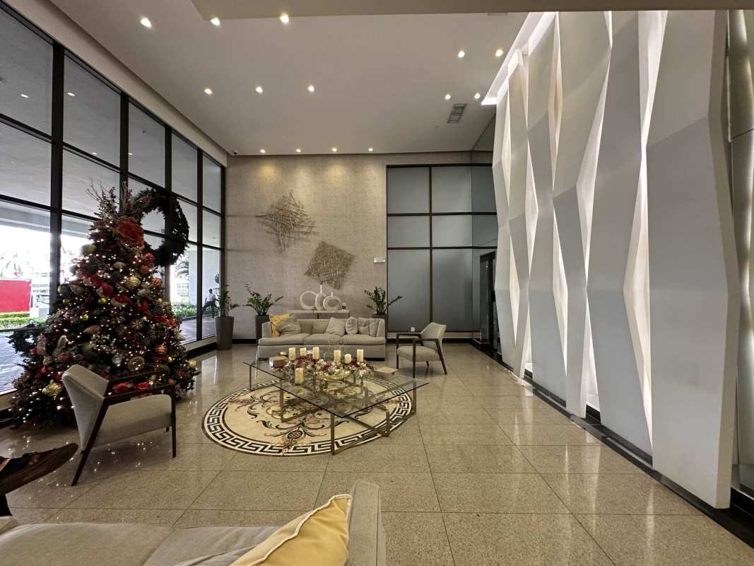 Empty bedroom with built-in wardrobe, split AC, and tiled flooring PH Brisa Marina Costa del Este