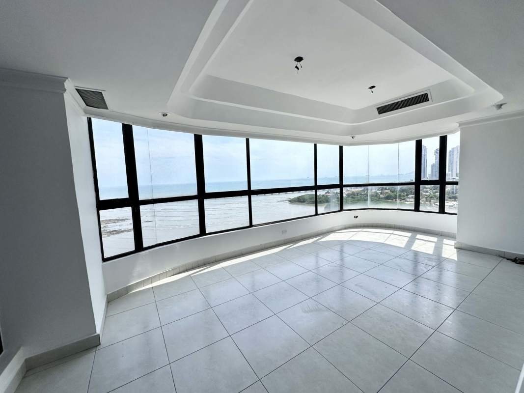 Dining space with curved glass windows and Pacific view at PH Coco Bay Coco del Mar Panama
