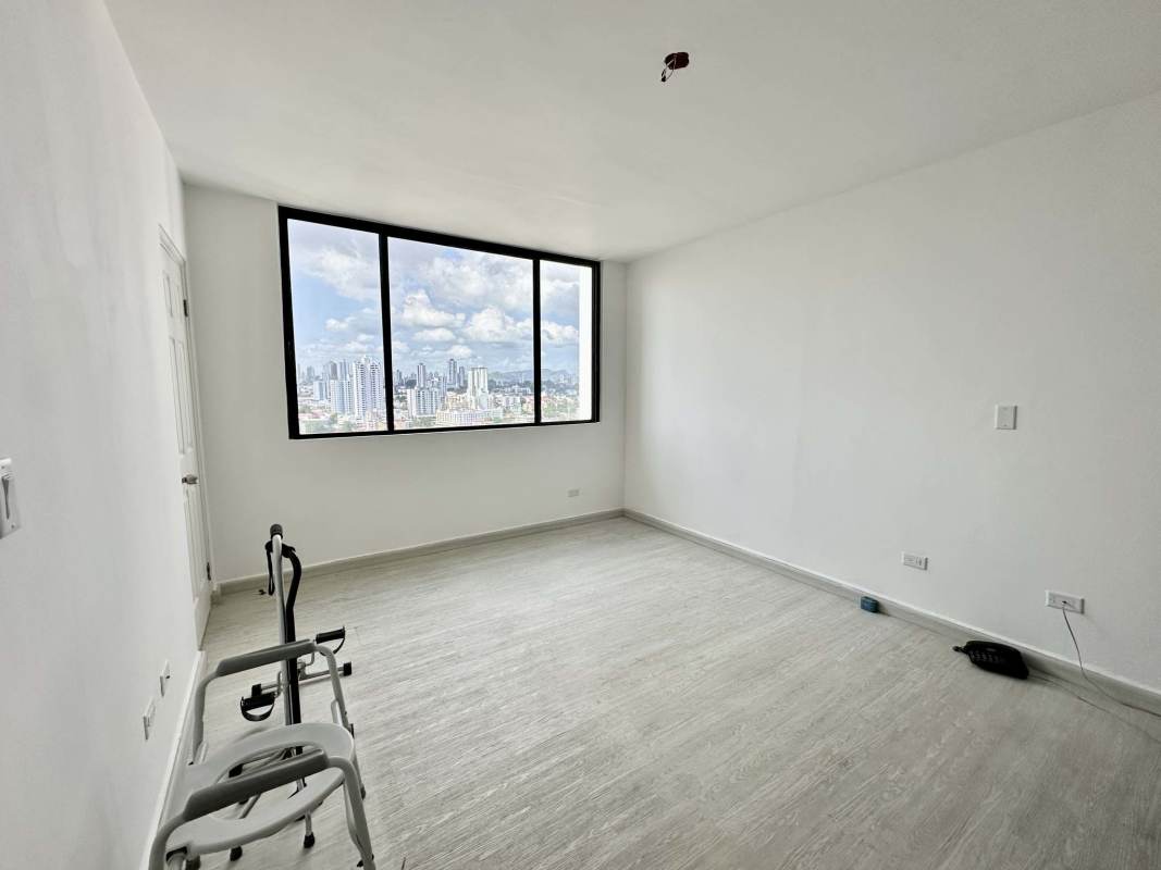 Light-filled room with city views, perfect for bedroom or office in PH Coco Bay Coco del Mar