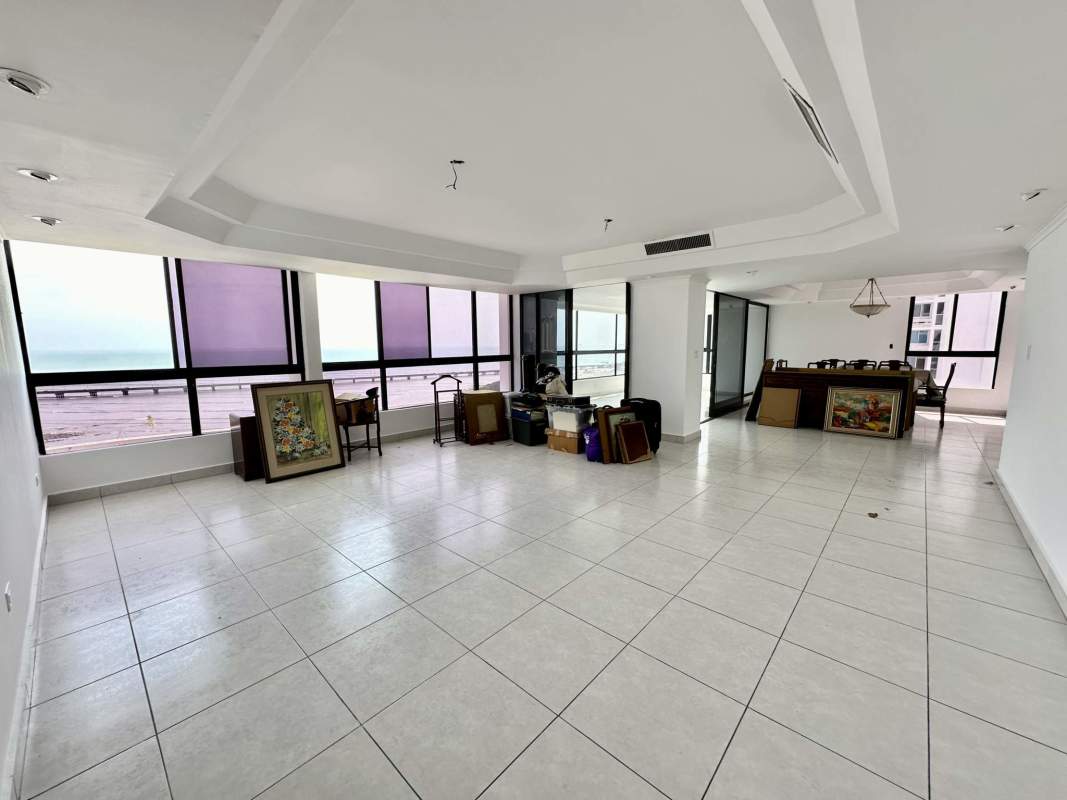 Open living or enclosed balcony with large windows ocean view PH Coco Bay Panama