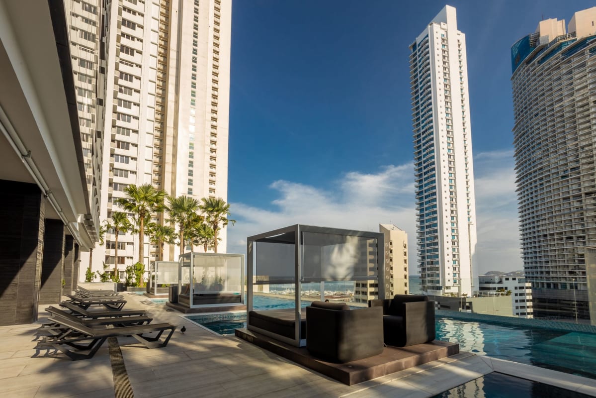Modern rooftop infinity pool and city skyline view at PH Nouvo Bella Vista Panama