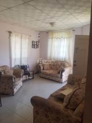 Bedroom with built-in wardrobe and purple wall in Don Esteban house Monagrillo for sale