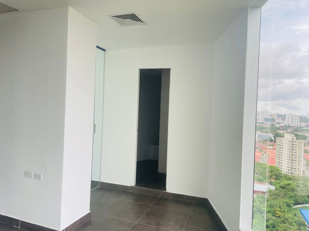 Central Office for Rent in PH Aseguradora Ancón Costa del Este