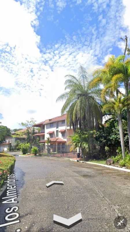 Compound with Three Homes 11BR 14BA 1200m2 Albrook Ancon