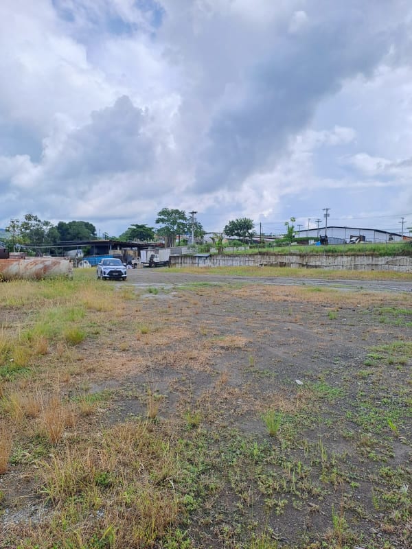 Commercially zoned vacant industrial lot near airport flat surface for development Panama