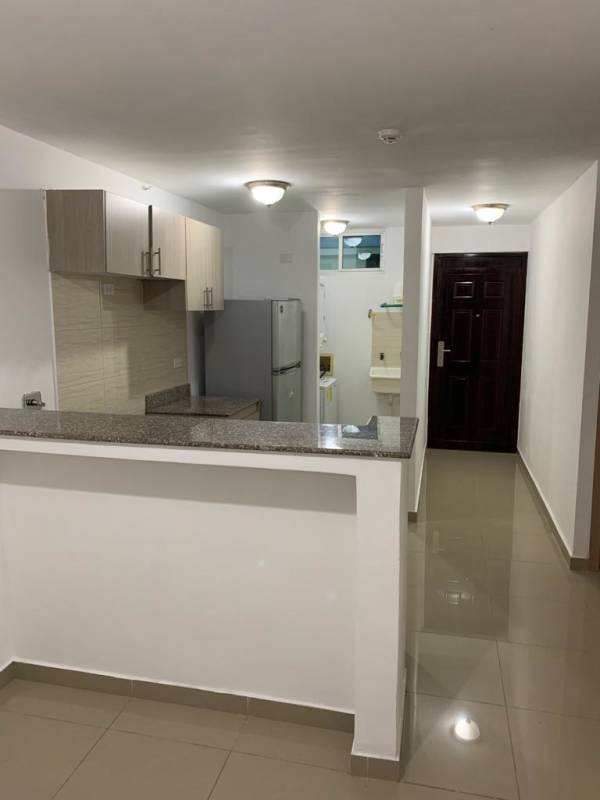 Bathroom with beige ceramic tile, rain shower head PH River One Panama City