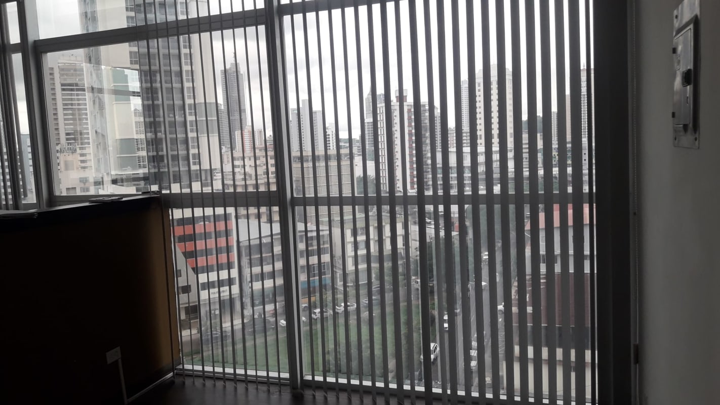 Interior space with panoramic city views through large floor-to-ceiling windows in PH Obarrio 60 Panama