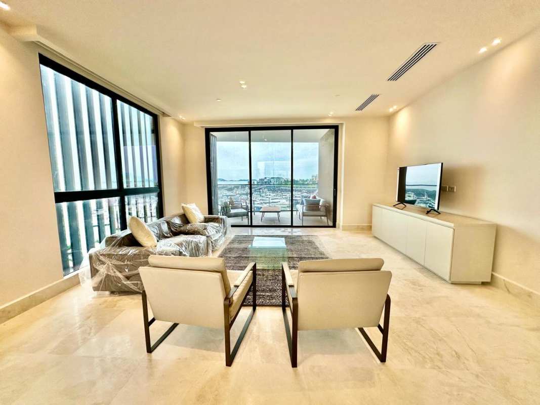 Open-plan living room with large sliding doors to marina-view balcony in PH Casa del Mar Ocean Reef Panama City