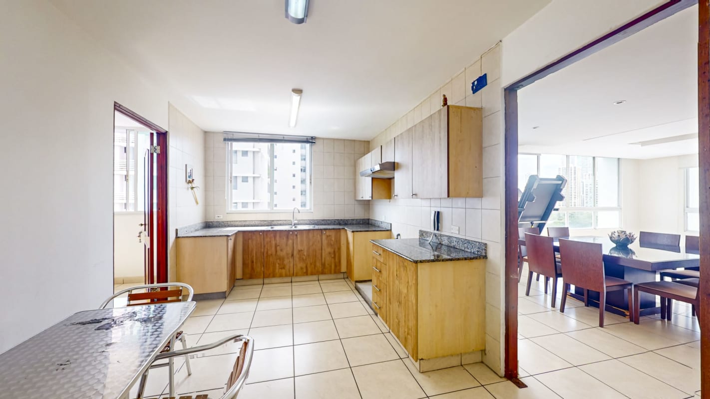 Outdoor children's play area with playground equipment in PH Bahía Obarrio