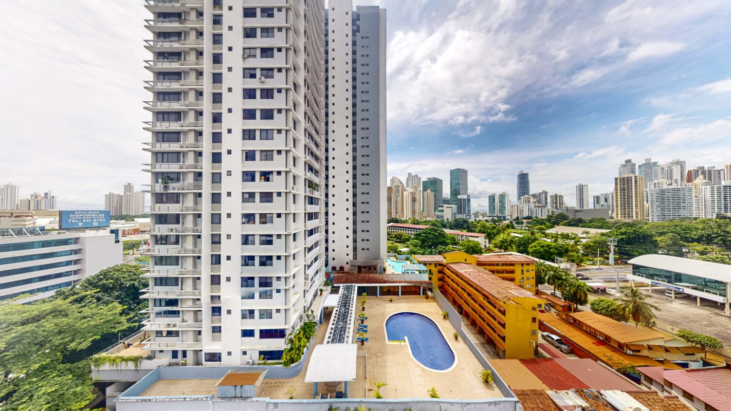 Rooftop pool with lounge area overlooking downtown skyline at PH Bahía Obarrio Panama