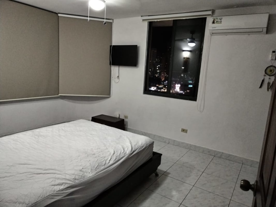 Spacious bedroom with closet and window in PH San Francisco Panama