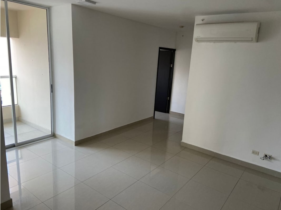Spacious living room with balcony access PH Diamond Tower Panama