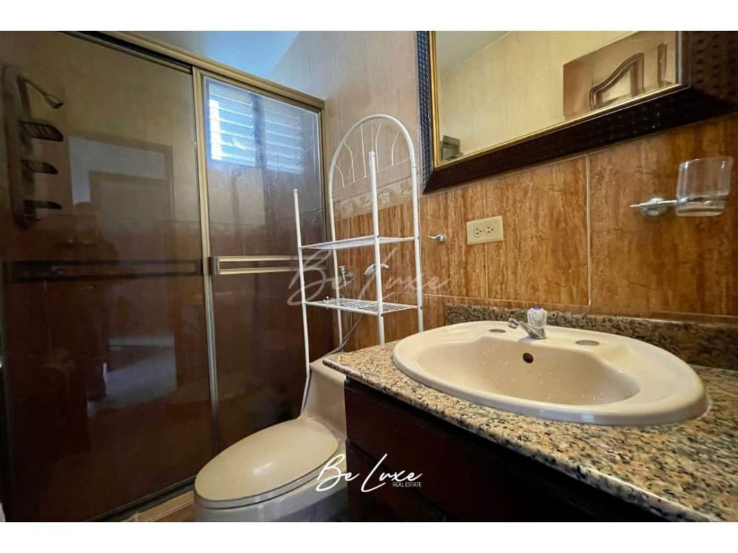 Outdoor swimming pool overlooking the Panama City skyline at PH Buganvilla Obarrio