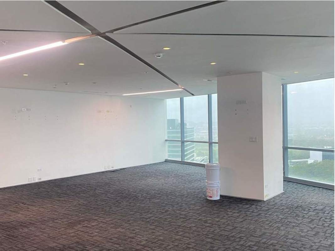 Large open corporate workspace with panoramic city view in PH Financial Park Costa del Este