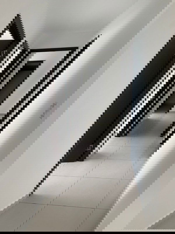 Spacious master bedroom with window view of Parque Omar and walk-in closet PH Tee One San Francisco Panama