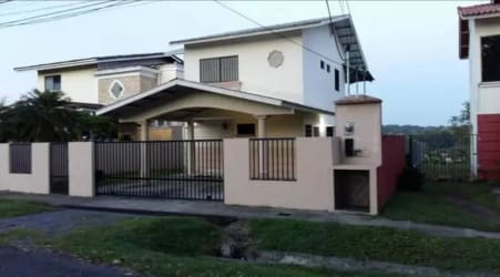 Family house with gated parking in David Chiriquí Panama for rent