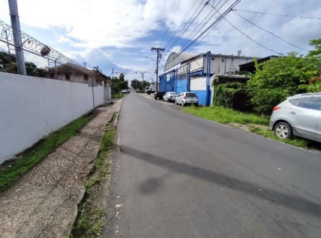 Industrial area street view of 832 m² land Rio Abajo ideal for warehouse build Panama City