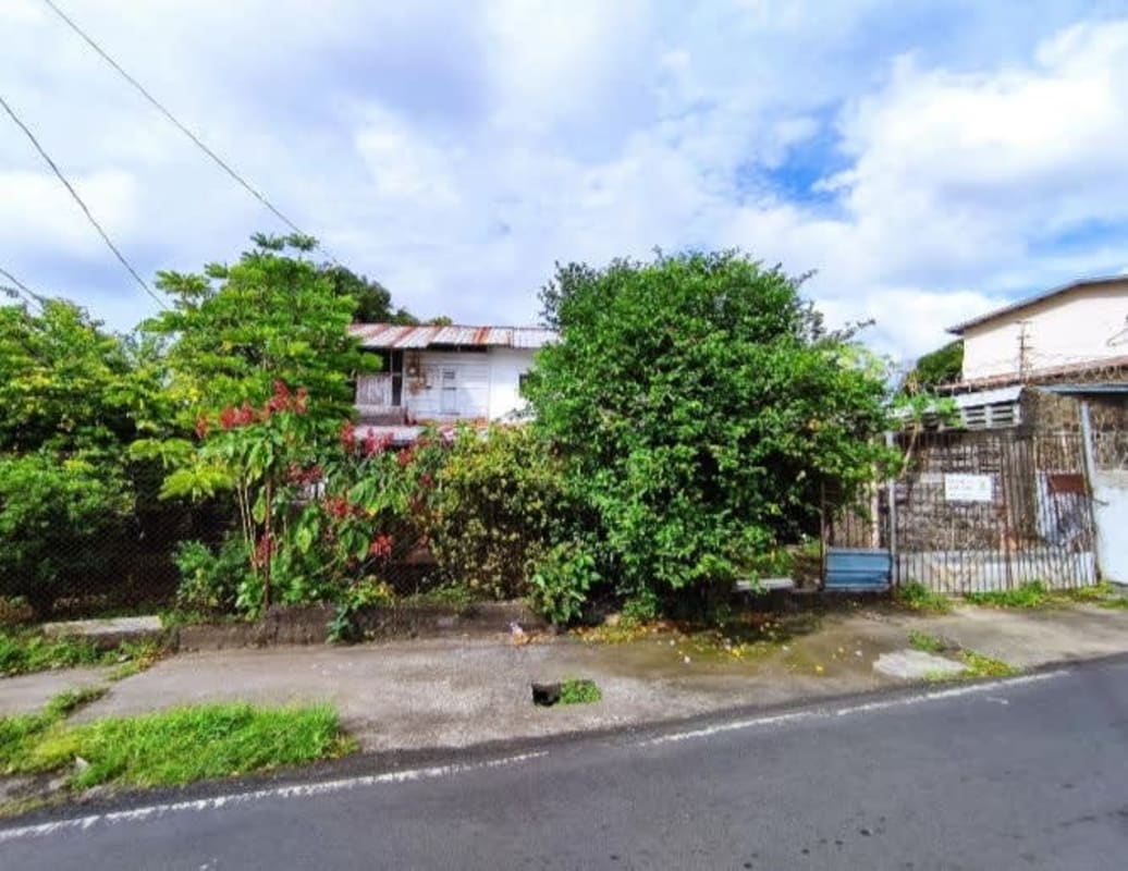 Two-story structure on commercial land in Rio Abajo Panama ideal for redevelopment into warehouses