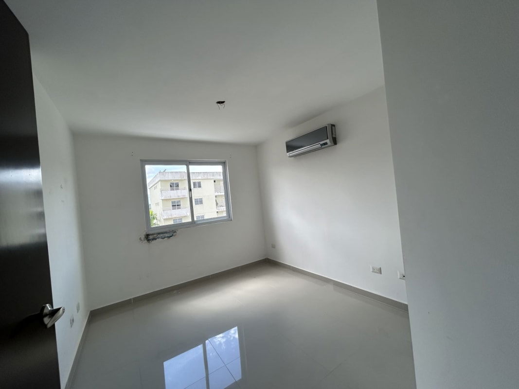 Altamira Gardens 3BR Apartment with Balcony & Pool View