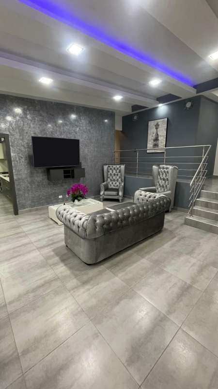 Bright spacious living room with recessed lighting and accent lights Altos de Panama