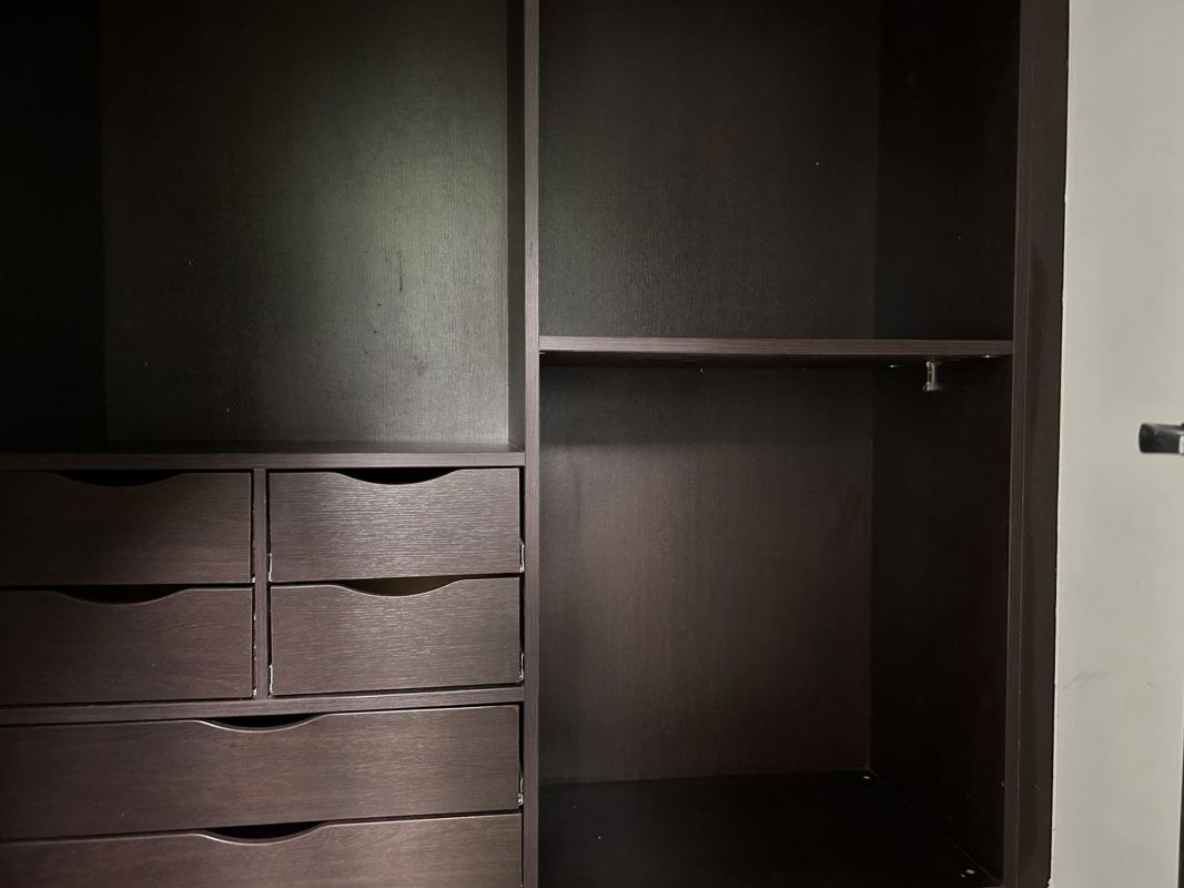 Modern kitchen with granite countertops, double window, dark cabinetry in PH Embassy Village Clayton Panama