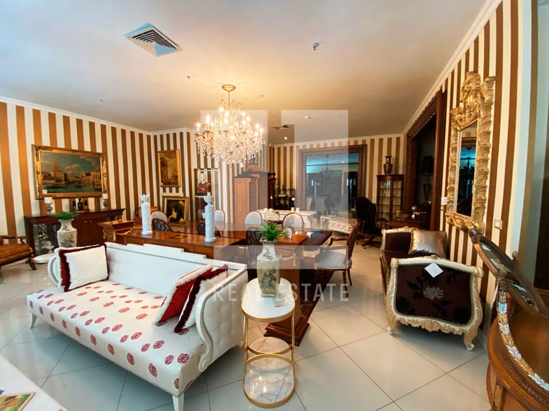 Main building lobby entrance PH Molon Bella Vista office and retail complex Panama City