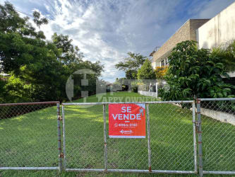 Wide street-front 1000m2 land lot near school Chitré Panama fenced and ready to develop