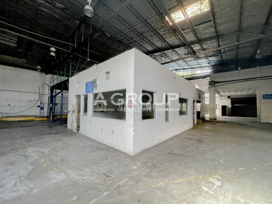 Warehouse interior with enclosed internal office structure at Milla 8 Panama